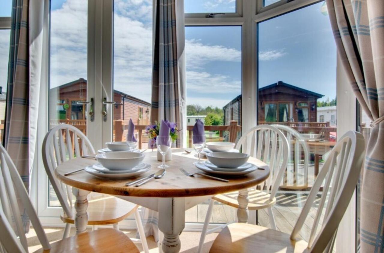 Stunning 3-Bed Hot Tub Lodge Northumberland Felton  Exterior photo